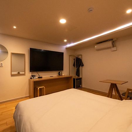 H Avenue Chuncheon Hotel Exterior foto