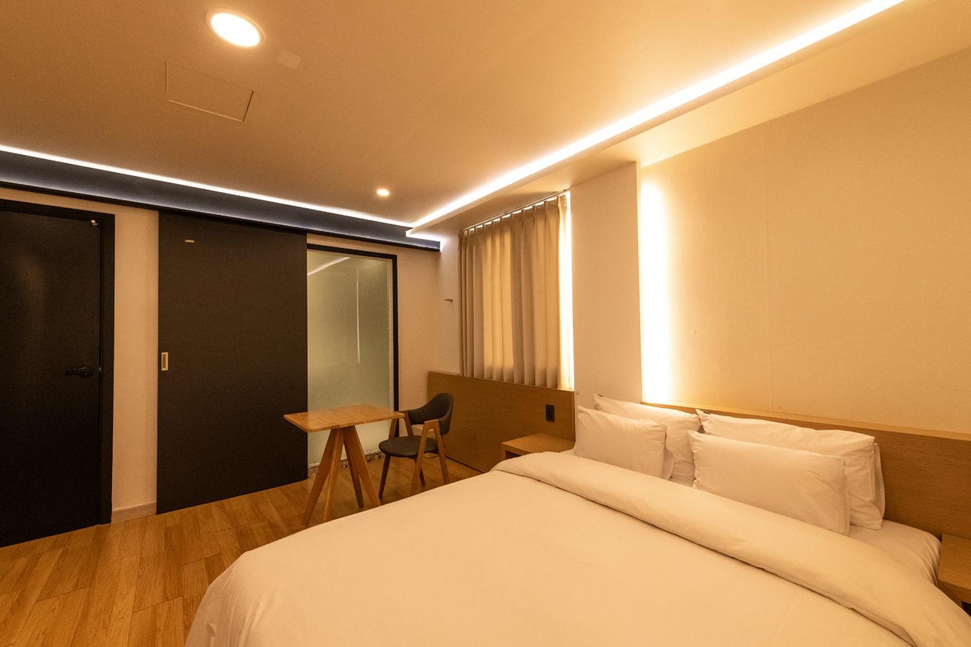 H Avenue Chuncheon Hotel Exterior foto