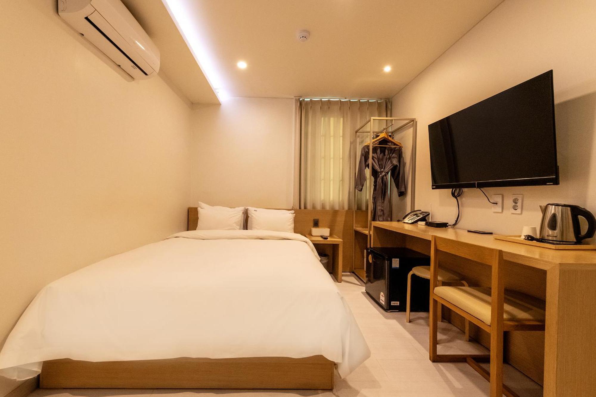 H Avenue Chuncheon Hotel Exterior foto