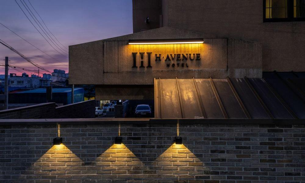 H Avenue Chuncheon Hotel Exterior foto