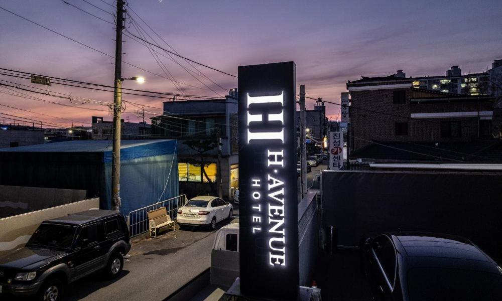 H Avenue Chuncheon Hotel Exterior foto